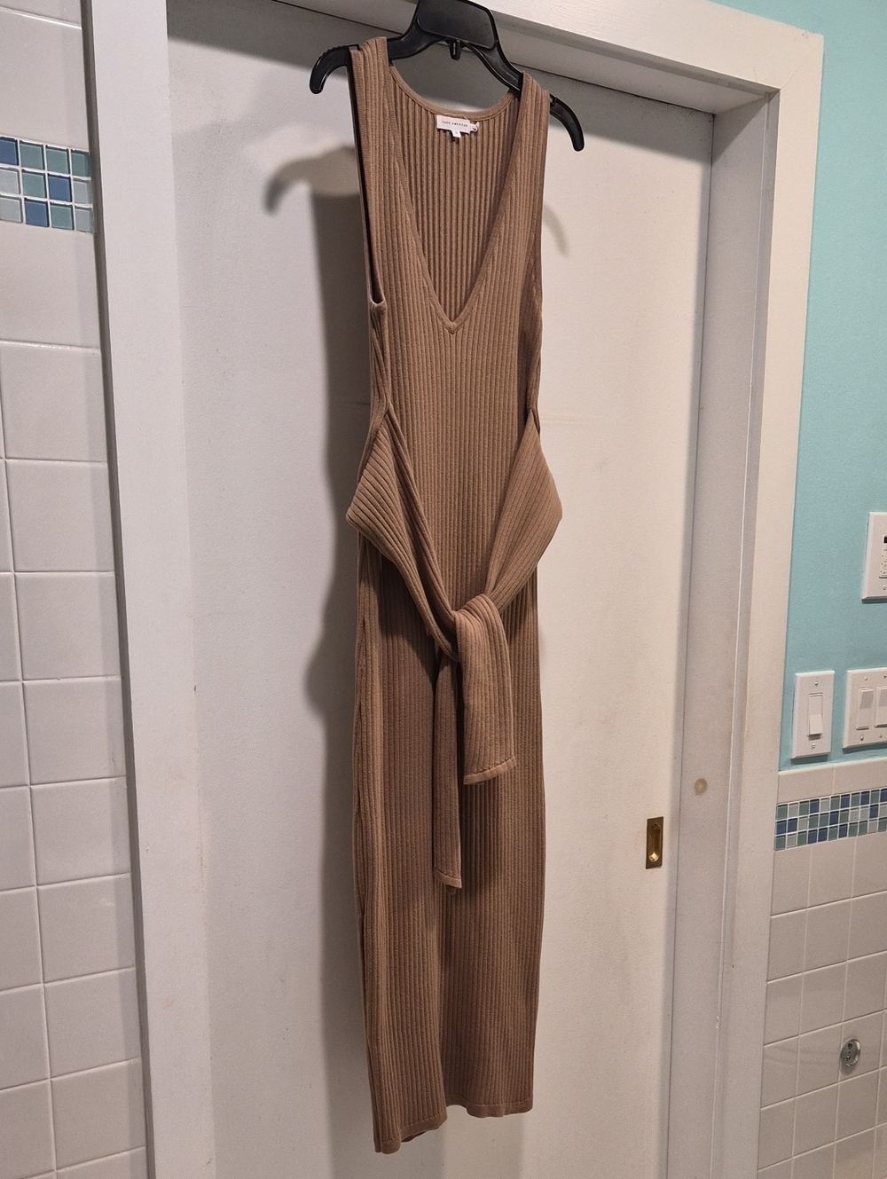 Good American- Size 3 (US 10-12/ L) Sleeveless Ribbed V-Neck Knit Dress in Camel